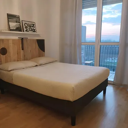 Con Terrazzo Privato Milano San Raffaele - *